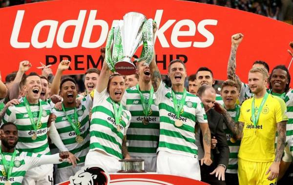 Video- Watch as Celtic fan hoists 9-in-a-row flag over Glasgow’s City Chambers