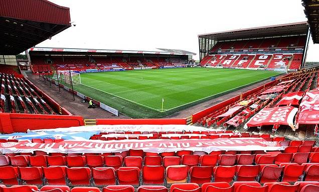 Celtic and Aberdeen’s Scottish Premiership fixtures this weekend will have 300 fans in attendance