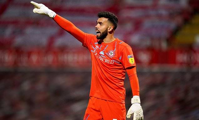 Transfer news LIVE: Arsenal ‘prepare £10m bid for Brentford goalkeeper David Raya’