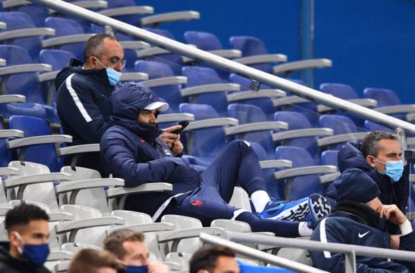 Kylian Mbappe copies Celtic star Moi Elyounoussi’s phone check; nobody seems to care