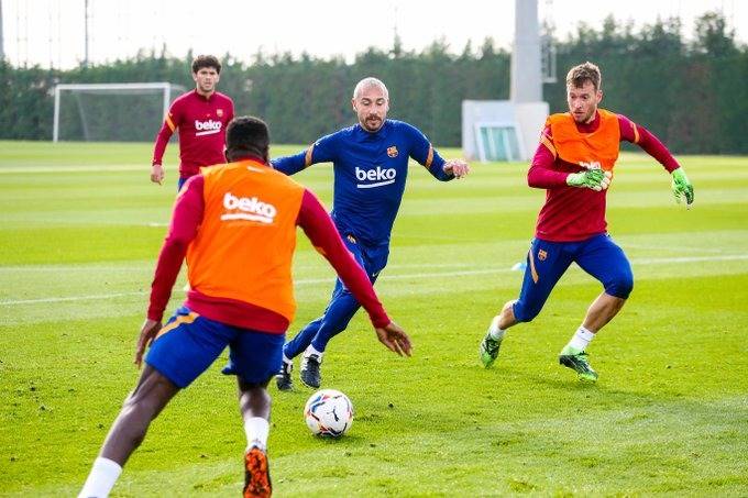 Photos – Larsson outshines Barcelona stars at training