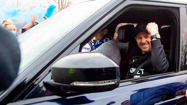 Steven Gerrard joins Rangers fans on streets to celebrate Premiership glory