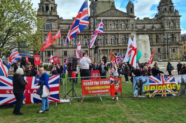 Cringe and watch Ra Peepa mumble GSTQ to electric guitar solo at George square rally