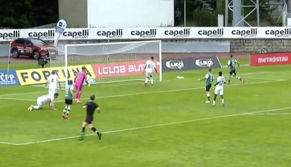 Video: Jablonec pull another one back after weak defending by Celtic