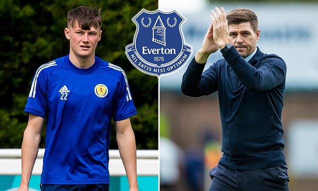 Covid quarantine looks set to scupper Everton’s move for Nathan Patterson