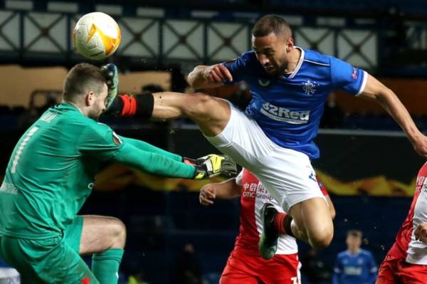 “Butchers from Glasgow” Czech fan greets Roofe at airport