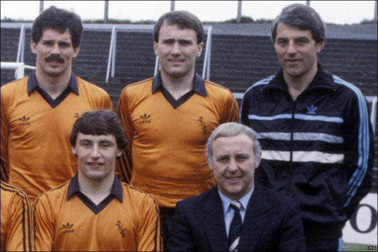 Walter Smith and the Celtic shorts at a Dundee Utd training session