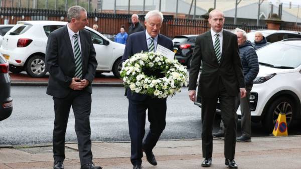 Celtic lay wreath at Ibrox in tribute to Walter Smith