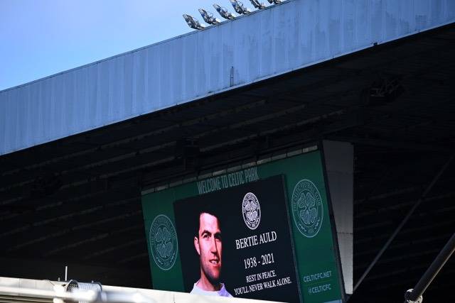 Photo: McGregor and Brown’s touching tribute to Bertie Auld