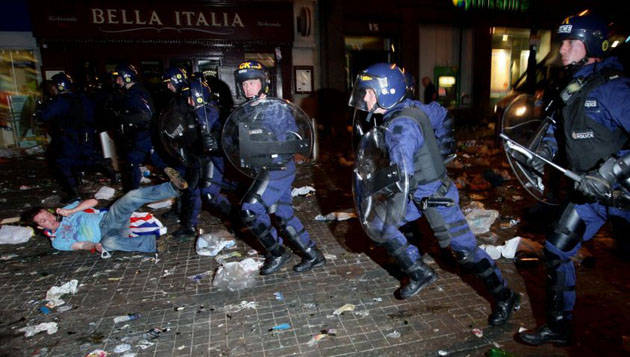 “Rangers” fans peacefully enjoying the match in Lyon are brutally attacked by French riot police