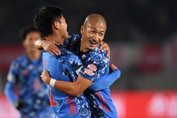 Photo: Daizen Maeda at airport – on his way to Celtic after announcement