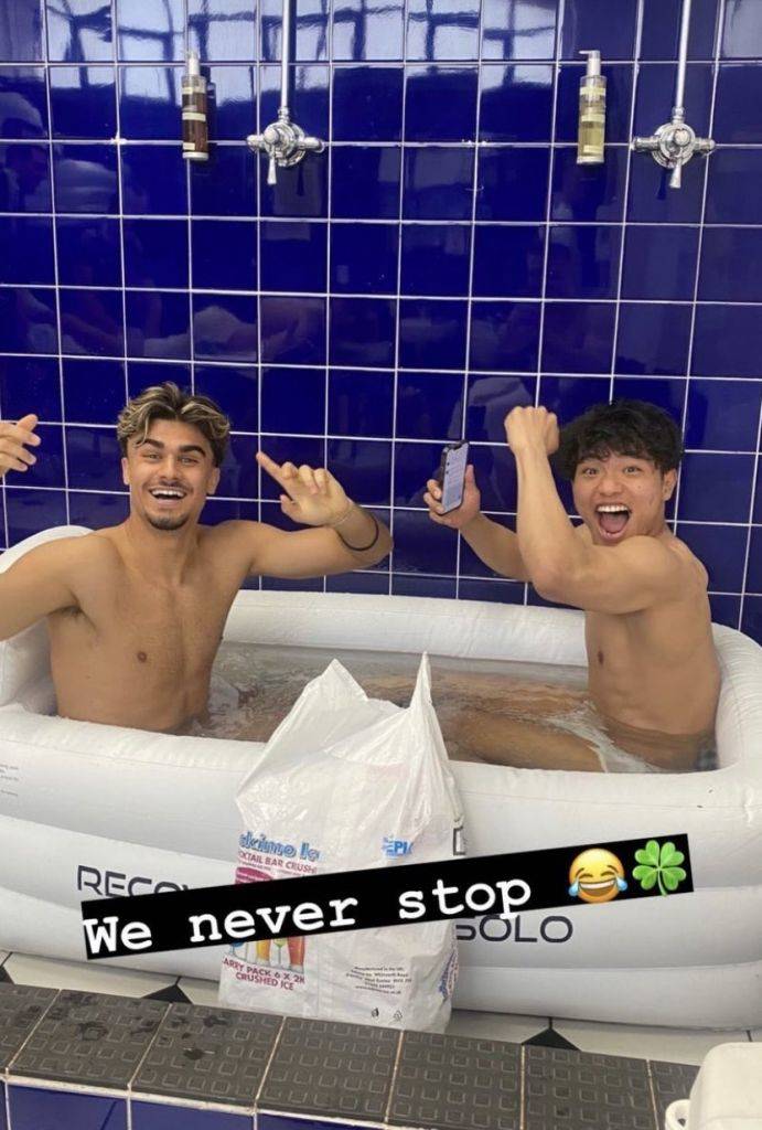 Photo Of The Day: Hatate & Jota Enjoy An Ibrox Bath