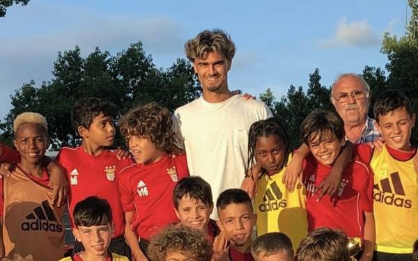 Phileas Fogg latest – Jota arrives at Benfica training base, presumably to say his goodbyes