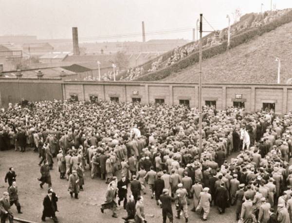 Photo Of The Day: The Fans Arrive At Hampden In The Sun