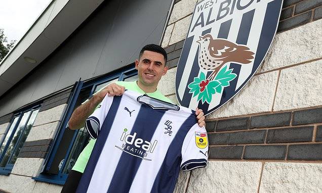 Socceroos star Tom Rogic joins West Bromwich Albion on one-year deal