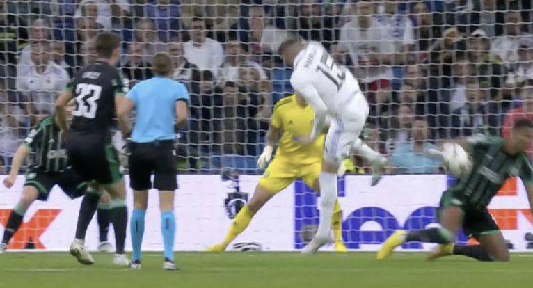 Video: Disastrous start in Madrid as Modric scores penalty