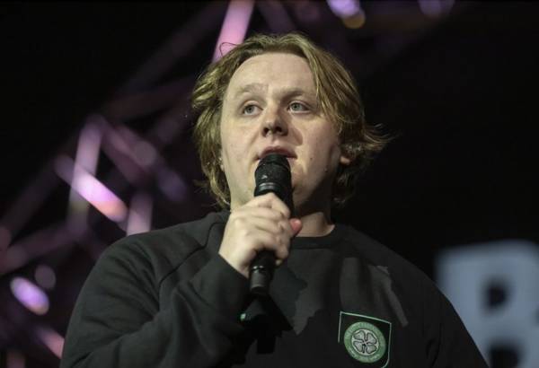 Brilliant – prominent singer pictured in Celtic top on stage