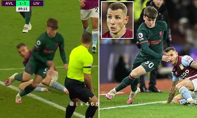 Liverpool teen Ben Doak leaves Lucas Digne for dead with an outrageous dummy on Premier League debut