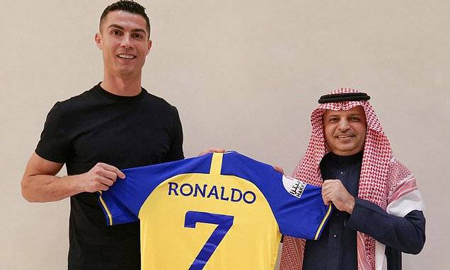 TRANSFER NEWS LIVE: Cristiano Ronaldo joins Saudi side Al-Nassr; Chelsea chase Enzo Fernandez