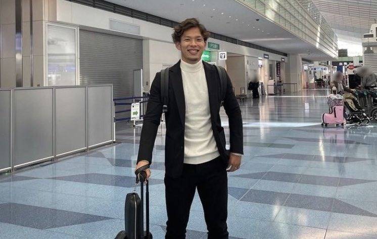 Photos: Tomoki Iwata has left Japan and is on his way to Celtic