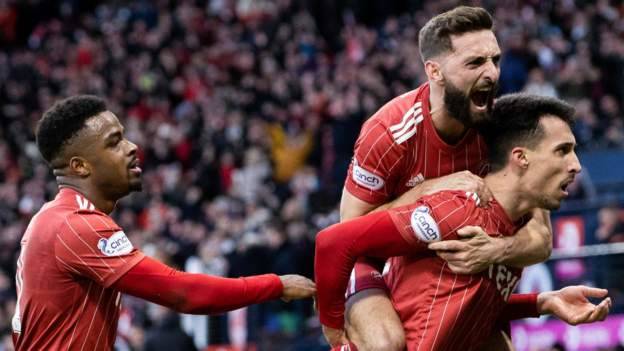 Rangers 2-1 Aberdeen: Kemar Roofe sends Ibrox side into final