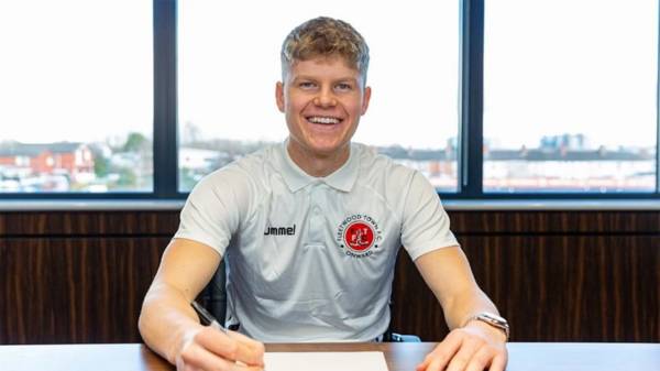 Transfer Latest – Scott Robertson joins Fleetwood Town on two-and-a-half year deal