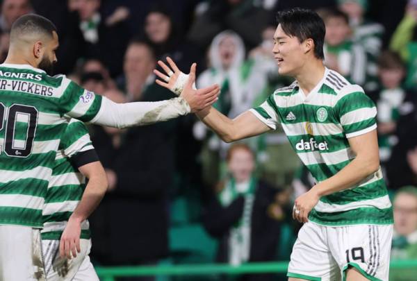 Video: Oh celebrates with Celtic supporters after St Mirren match