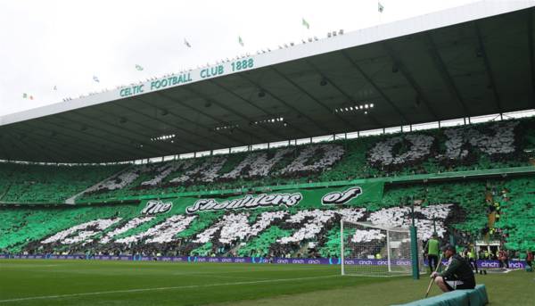 Stunning- Celtic fans fill Glasgow Cross with green smoke