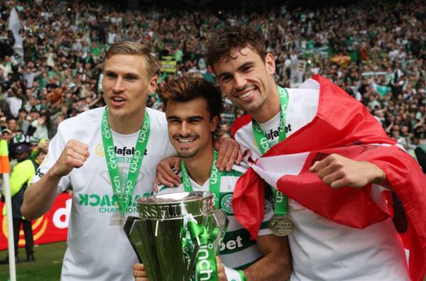 Watch the Huddle from Lisboa as Celtic fans celebrate lifting the SPFL title