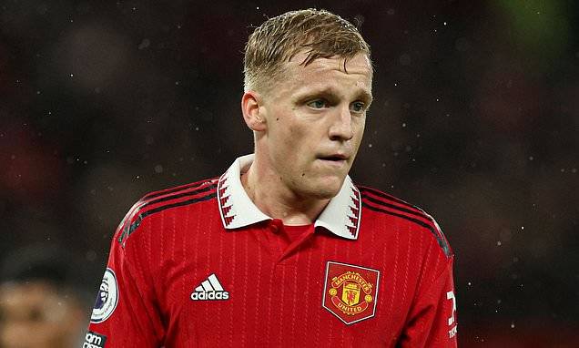 Neil Lennon believes a move to Celtic could benefit Manchester United’s Donny van de Beek