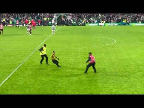 Pitch Invader (Celtic V Athletic Club) 3-2!!!!