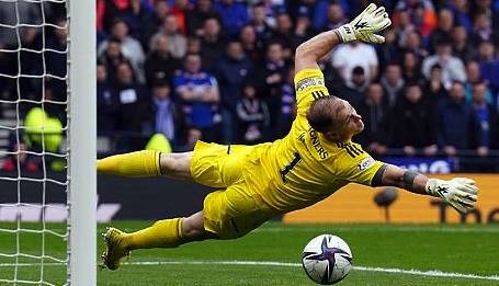 ‘Brilliant,’ Hartson Defends Under-Fire Hart