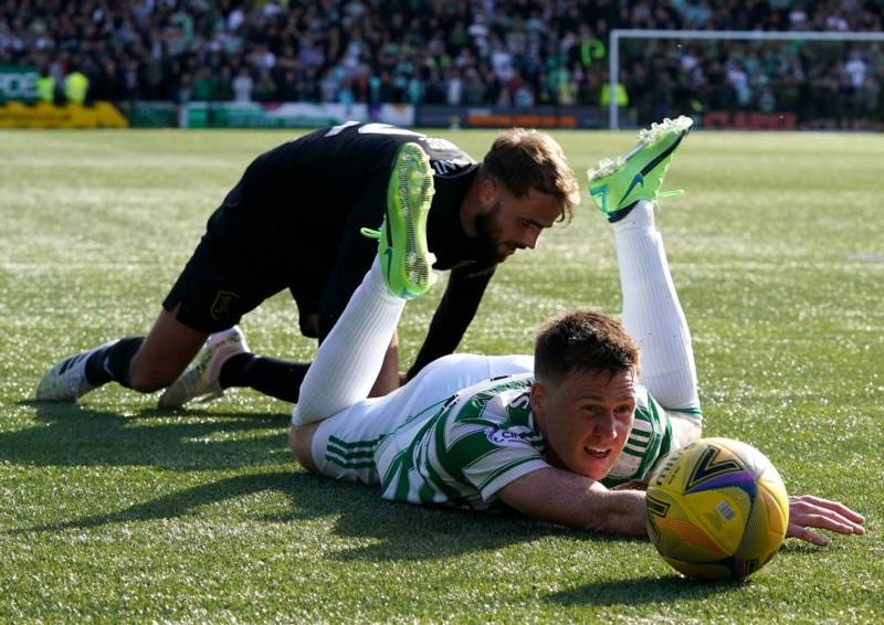 Video: James McCarthy missing from Celtic FC Team Photoshoot 2023/24