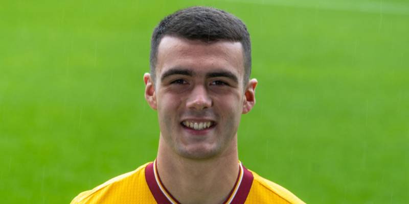 Celtic ‘keeping tabs’ on breakthrough Premiership midfielder