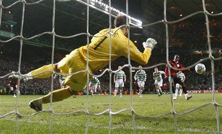 “Gary Neville predicted I’d miss,” ex-Man Utd striker recalls Celtic penalty miss