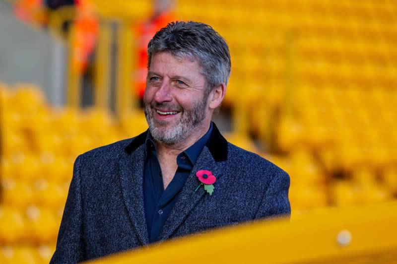 Andy Townsend shares who he thinks is the bigger club. Celtic or Manchester City