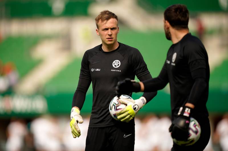 Celtic’s goalkeeper issue could be solved by Premier League free agent who is going to Euro 2024