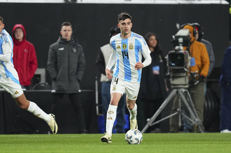 Celtic miss out on Argentinian ace in fresh O’Riley twist as EFL side beat Rangers to £5m striker target