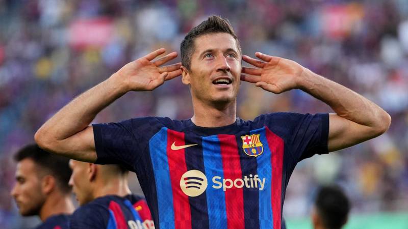 Robert Lewandowski sends message to Celtic player