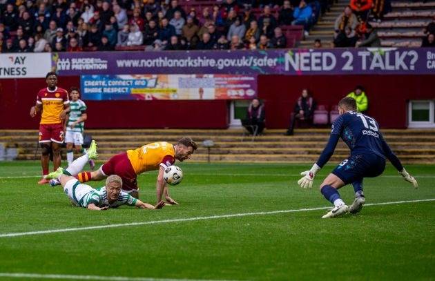 Former top Scottish referee says Celtic should’ve had penalty at Fir Park