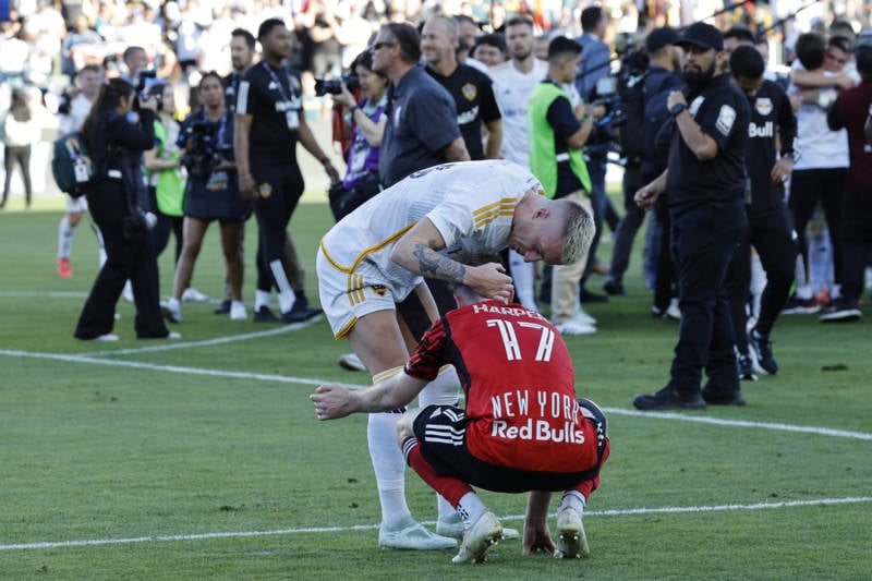 Scotland international suffers cup final heartbreak alongside ex-Celtic teammate – ‘some guys are crying’