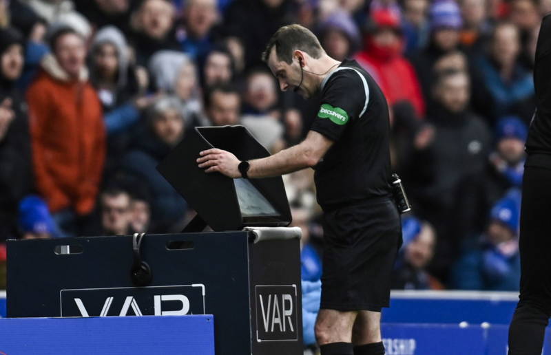 Alan Muir on VAR ignores pull on Carter-Vickers as he allows goal to stand