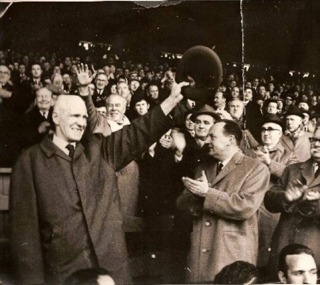 Celtic on this Day – Sir Bob Kelly given standing ovation at Paradise