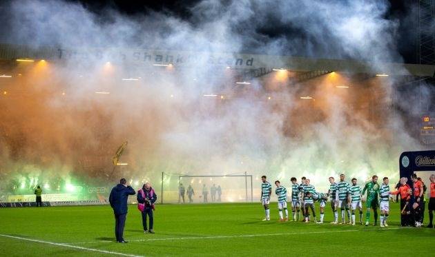 Video: Stunning pyro display welcomes Celtic onto pitch vs Dundee