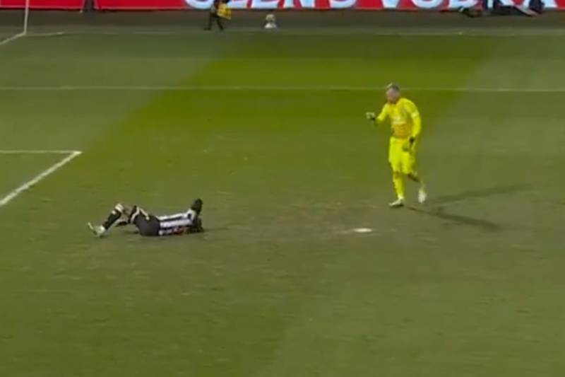 Unseen moment Kasper Schmeichel fumes at rival in St Mirren vs Celtic clash