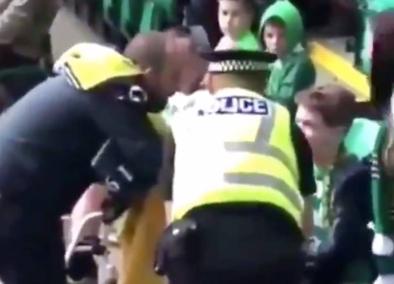 Video: Classy AEK Athens Fan Gifts Young Celtic Supporter His Jersey