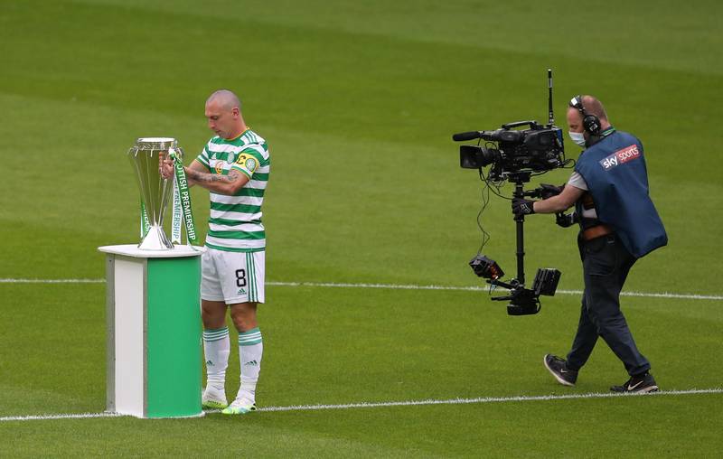 Scott Brown pens emotional social media post as Celtic legend confirms retirement from playing