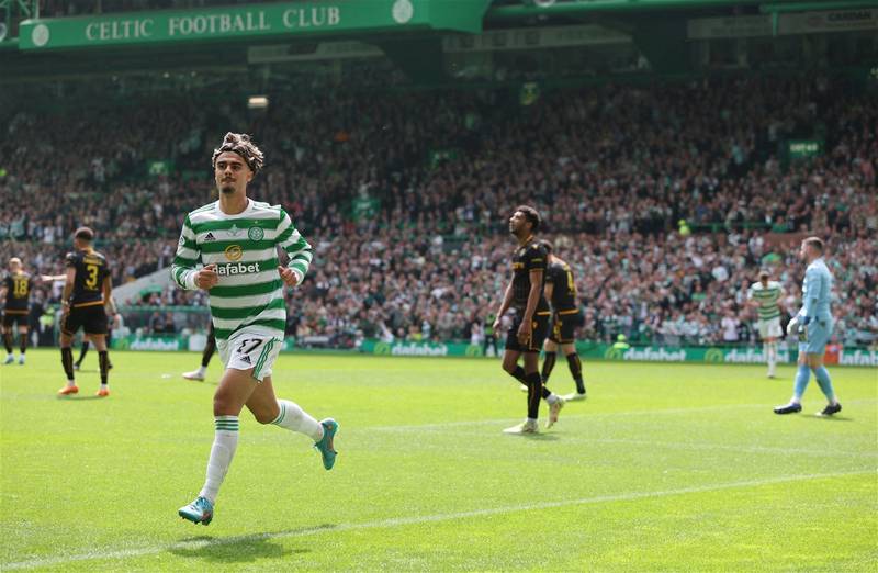 Champions Again Allez Allez- Watch Jota conduct Celtic singalong