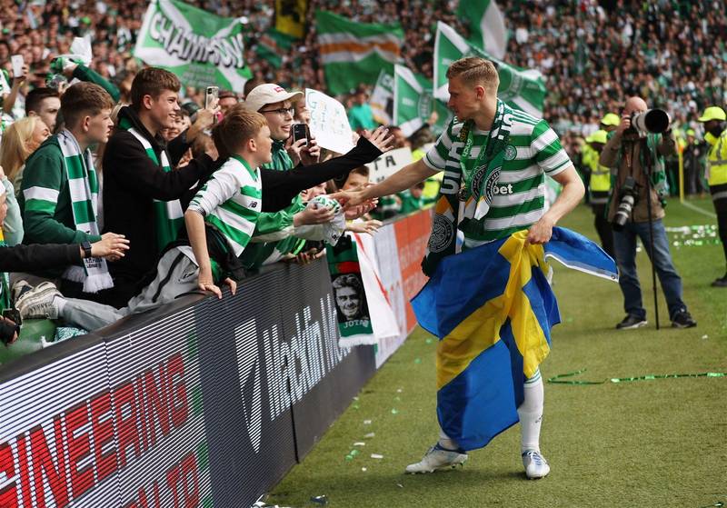 Four Ibiza bhoys celebrate Celtic’s title triumph