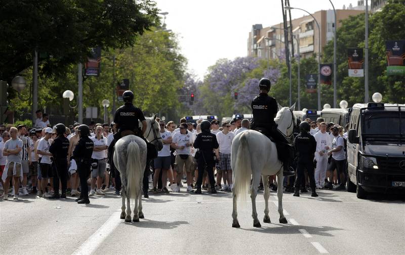 Video- rival fans clash in Seville pre-match